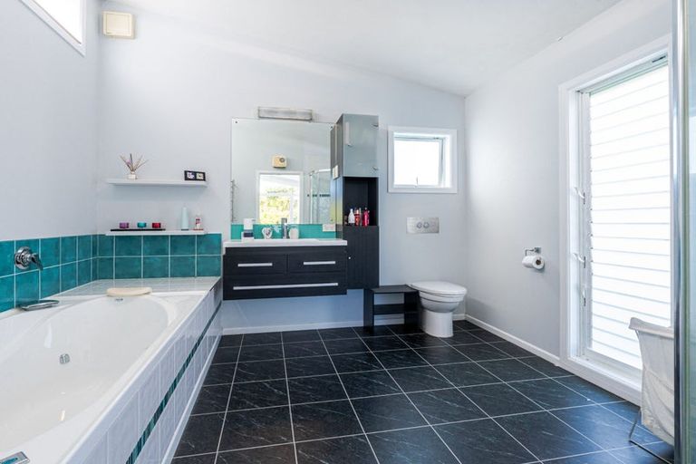 Photo of property in 63 Bassett Road, Johnsonville, Wellington, 6037