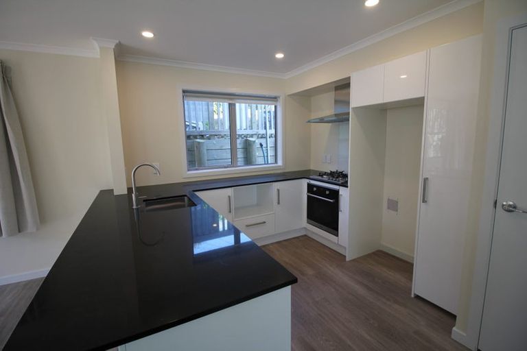 Photo of property in 13 Warrington Grove, Newlands, Wellington, 6037