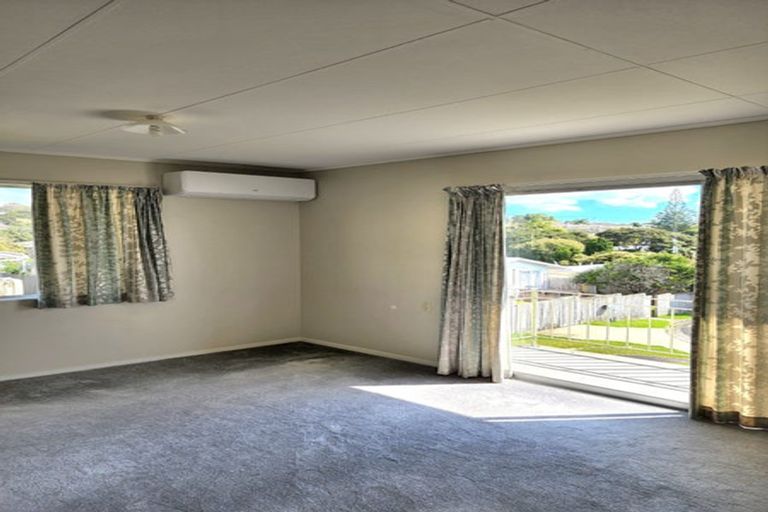 Photo of property in 2/35 Paramu Avenue, Birkdale, Auckland, 0626