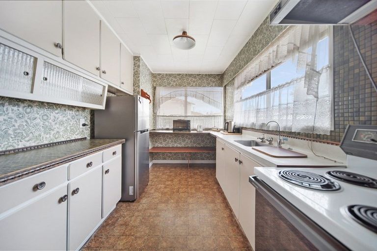 Photo of property in 70 Walworth Avenue, Pakuranga Heights, Auckland, 2010