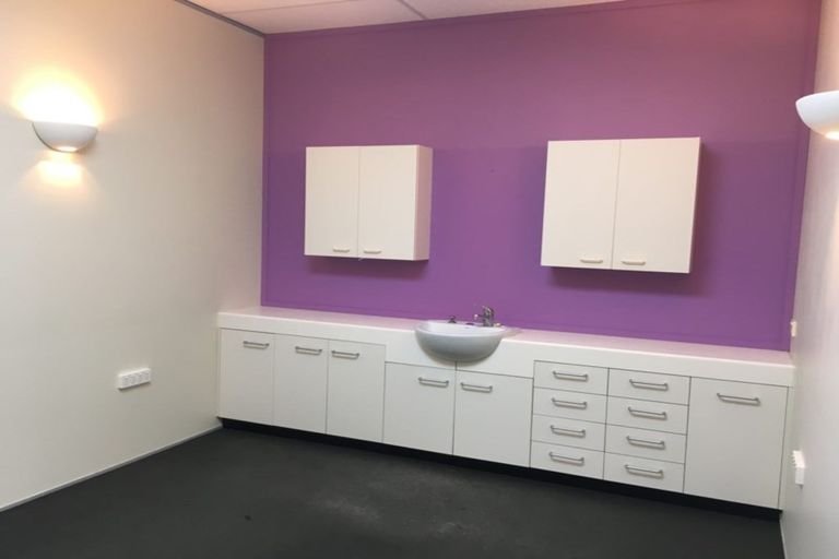 Photo of property in 4/9 Broderick Road, Johnsonville, Wellington, 6037