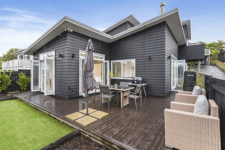 Photo of property in 11a William Bayes Place, Red Beach, 0932