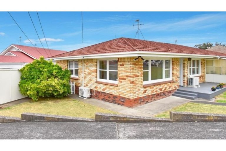 Photo of property in 20a Hillcrest Road, Papatoetoe, Auckland, 2025