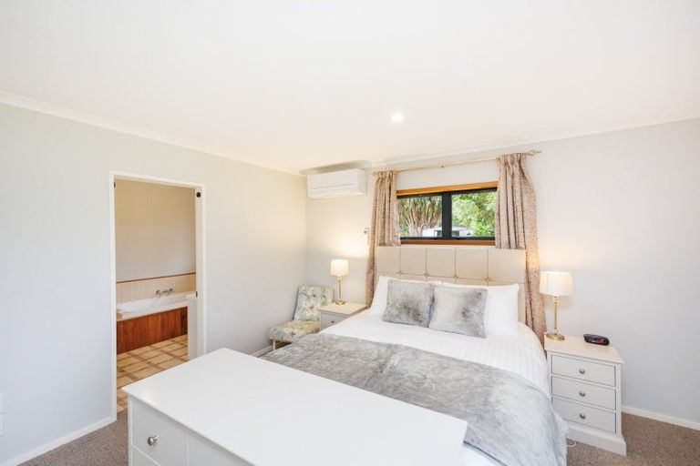 Photo of property in 46 Turitea Road, Fitzherbert, Palmerston North, 4472