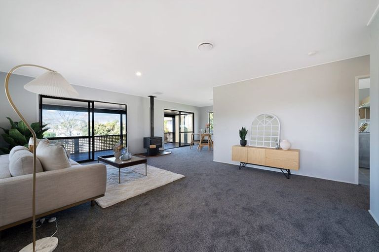 Photo of property in 10 Claverdon Drive, Massey, Auckland, 0614