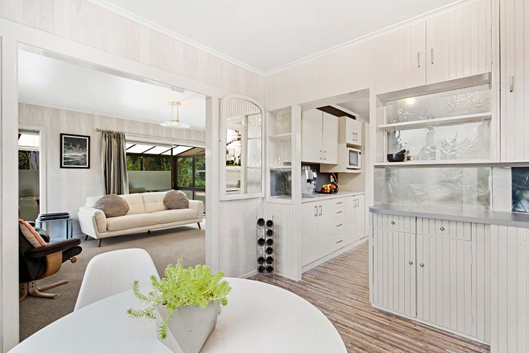 Photo of property in 88 Eskdale Road, Birkdale, Auckland, 0626