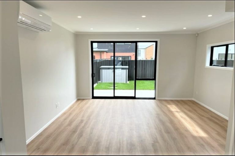 Photo of property in 4 Gloaming Lane, Wallaceville, Upper Hutt, 5018