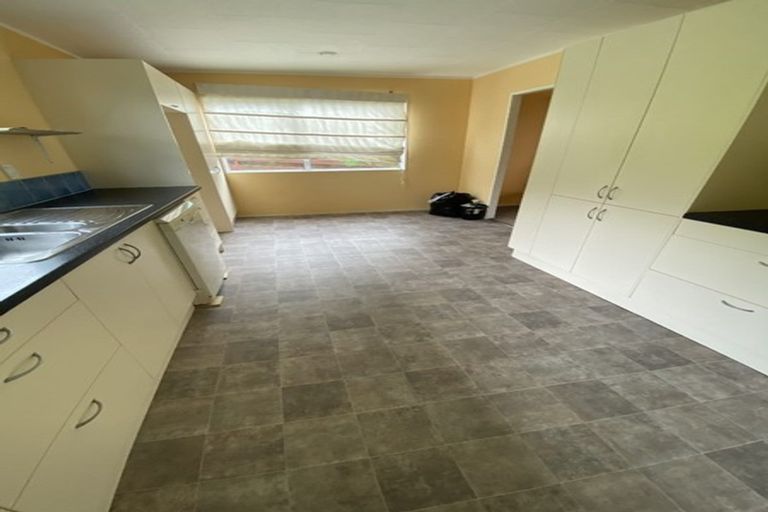 Photo of property in 15 Sunhaven Drive, Newlands, Wellington, 6037