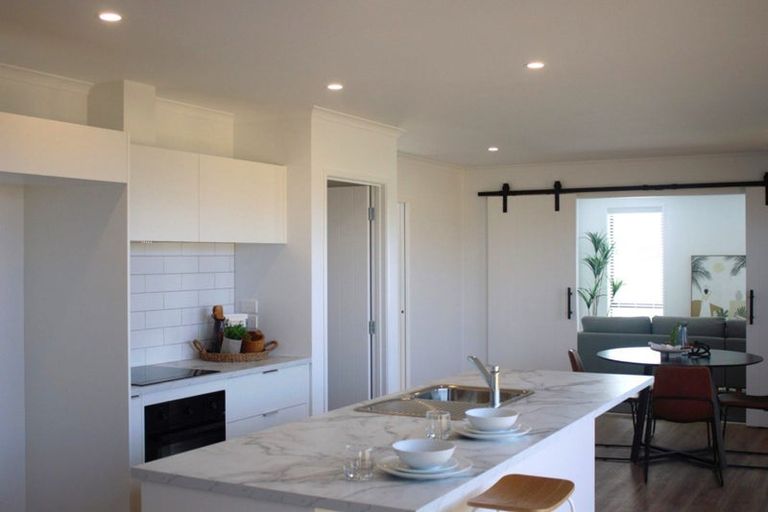 Photo of property in 15 Te Taniwha Road, One Tree Point, 0118