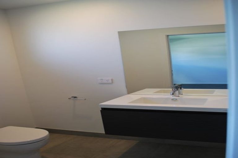 Photo of property in 41 Shepherd Road, Jacks Point, Queenstown, 9371