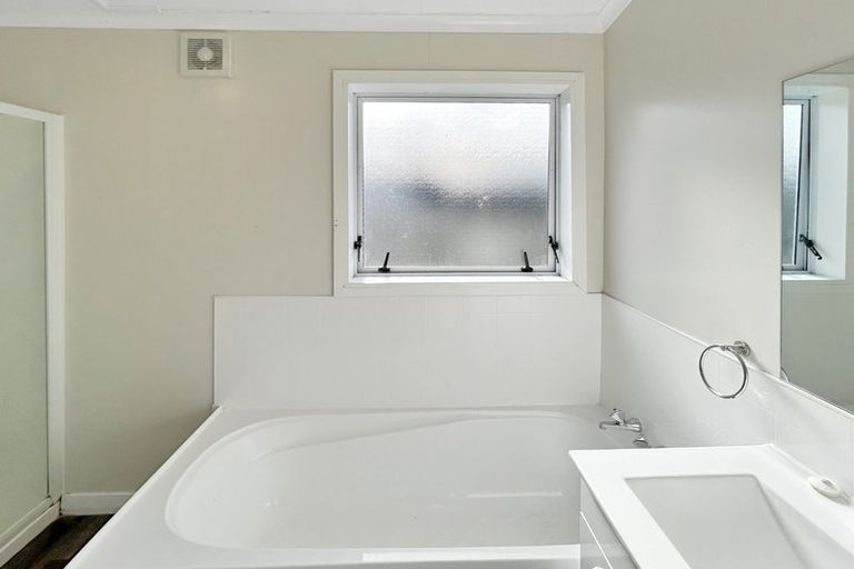 Photo of property in 28 Cambridge Street, Milson, Palmerston North, 4414