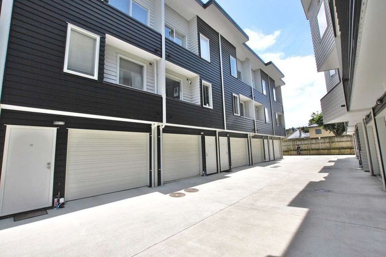 Photo of property in 14/6 Islington Avenue, New Lynn, Auckland, 0600