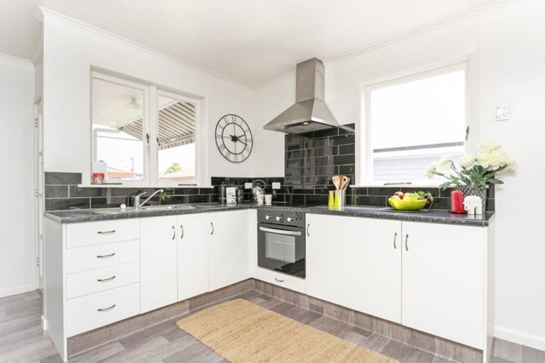 Photo of property in 1/5 Woodside Road, Manurewa, Auckland, 2102