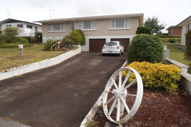 Photo of property in 11 Glenfield Place, Brookfield, Tauranga, 3110