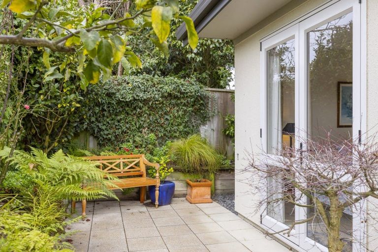 Photo of property in 2/12 Gradwell Place, Two Mile Bay, Taupo, 3330