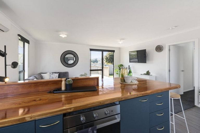 Photo of property in 3 Michael Road, Paraparaumu Beach, Paraparaumu, 5032