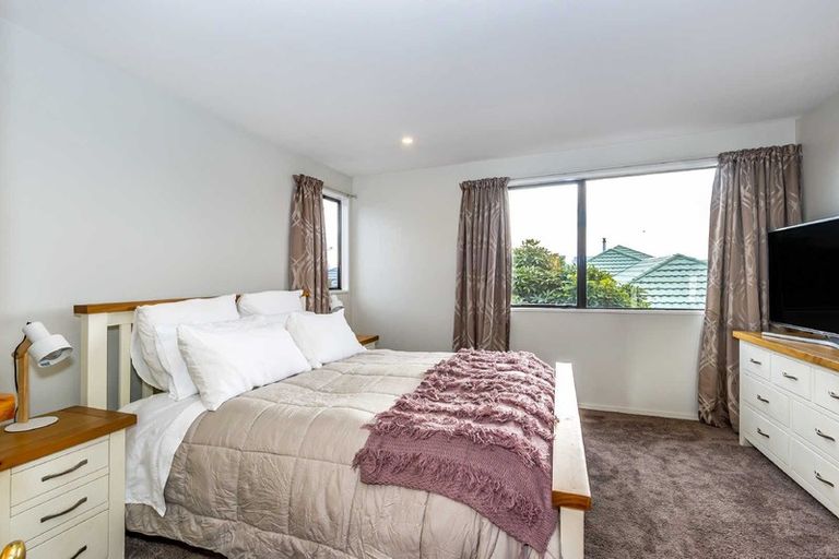 Photo of property in 4 Parkwood Place, Parklands, Christchurch, 8083