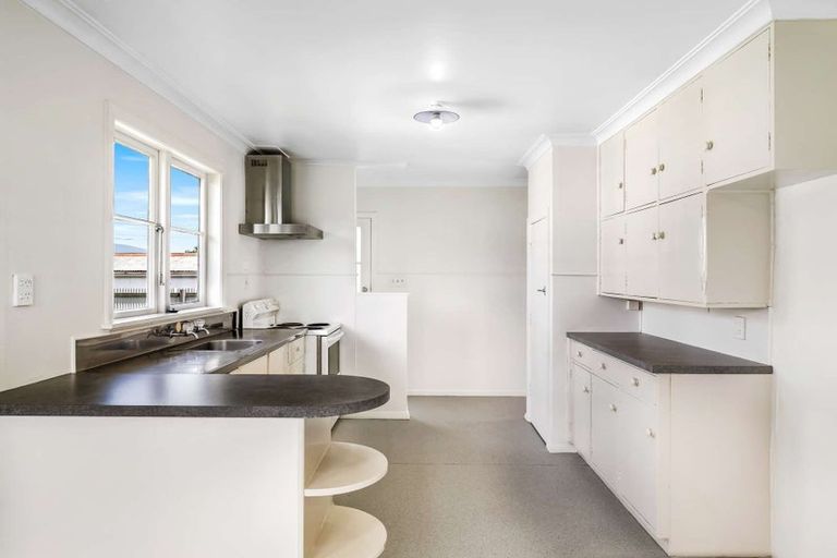 Photo of property in 15 Mako Mako Road, Levin, 5510