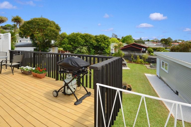 Photo of property in 22 Hatherlow Street, Glenfield, Auckland, 0629