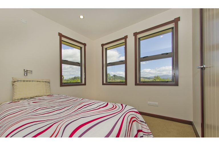Photo of property in 10 Hei Esplanade, Whitianga, 3510
