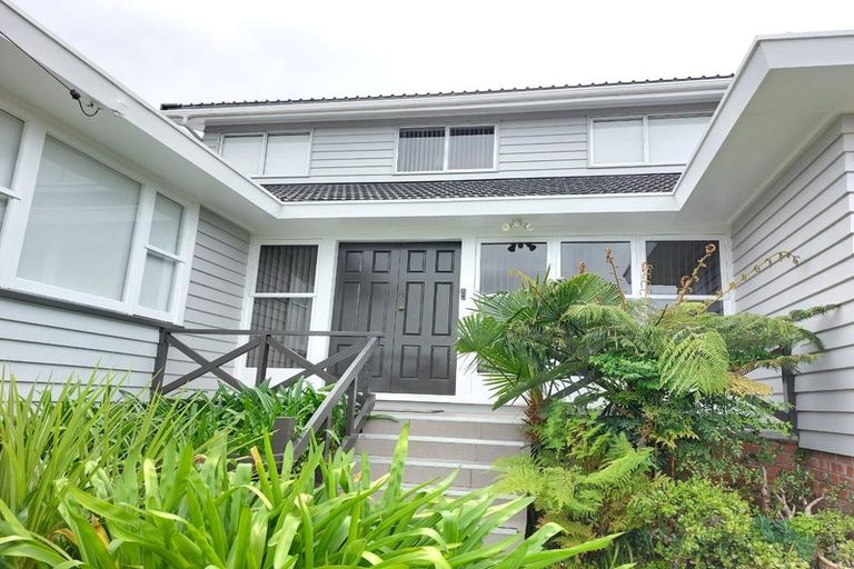 Photo of property in 32 City View Terrace, Birkenhead, Auckland, 0626