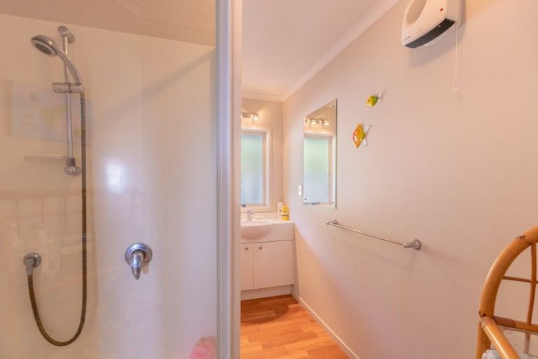 Photo of property in 70 Pourerere Road, Pourerere, Omakere, 4271