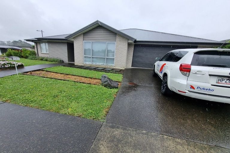 Photo of property in 11 Jezero Drive, Massey, Auckland, 0614