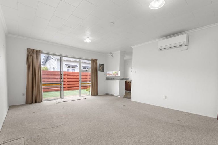 Photo of property in 2/102 Heretaunga Street, Palmerston North, 4414