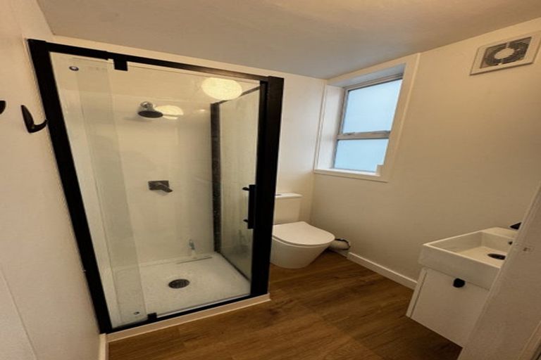 Photo of property in 7/127 Queens Drive, Lyall Bay, Wellington, 6022