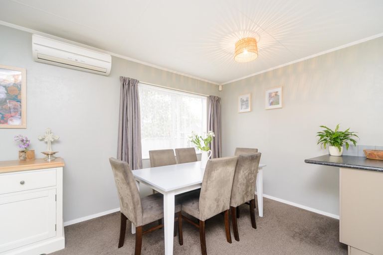 Photo of property in 35 Suzanne Grove, Kelvin Grove, Palmerston North, 4414