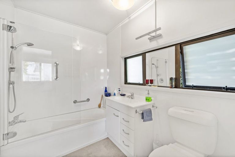 Photo of property in 74a Beauchamp Street, Karori, Wellington, 6012