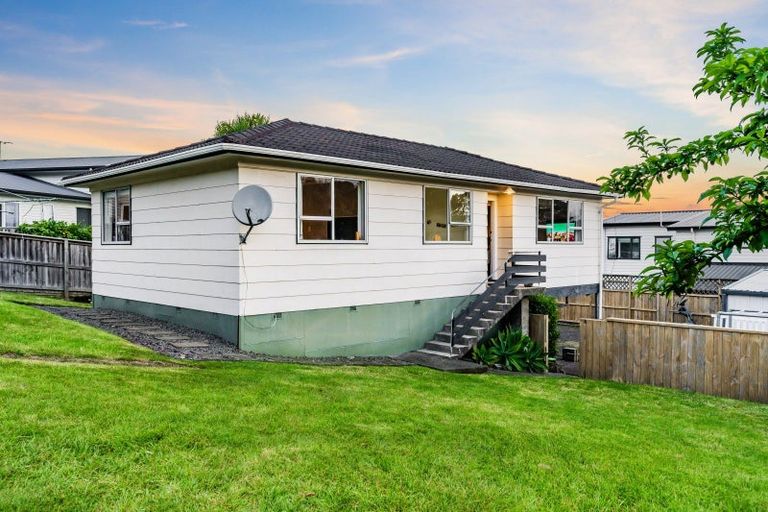 Photo of property in 25 Helleur Road, Massey, Auckland, 0614