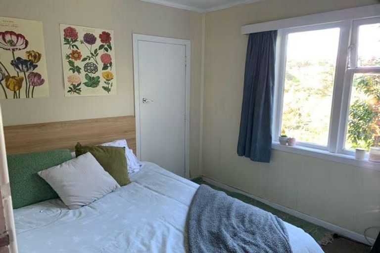 Photo of property in 42 Chaytor Street, Northland, Wellington, 6012