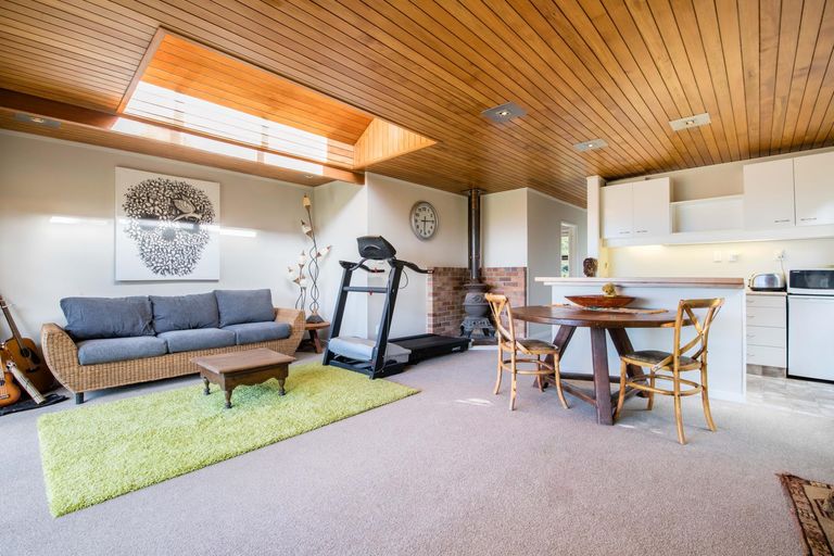 Photo of property in 70 Scenic Drive, Titirangi, Auckland, 0604