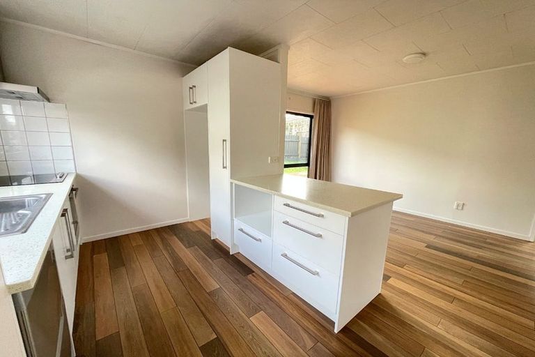 Photo of property in 2/1 Landsdale Place, Massey, Auckland, 0614