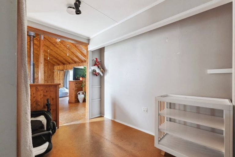 Photo of property in 24 Montjoy Street, Stratford, 4332