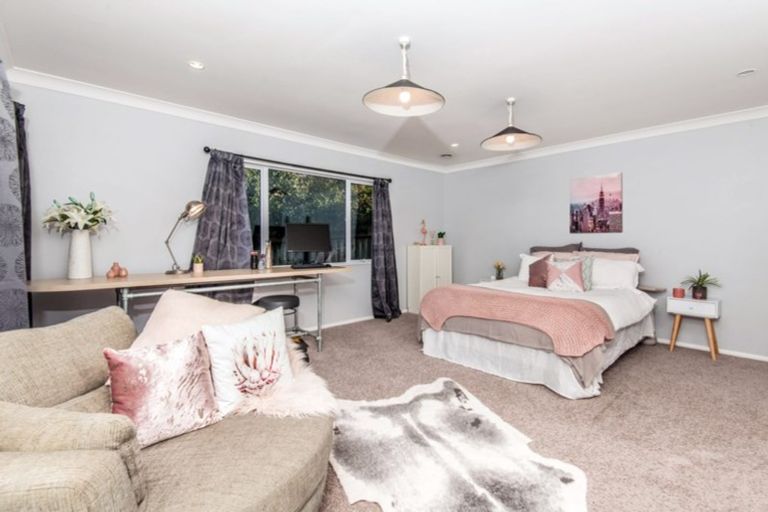 Photo of property in 153 Westchester Drive, Churton Park, Wellington, 6037