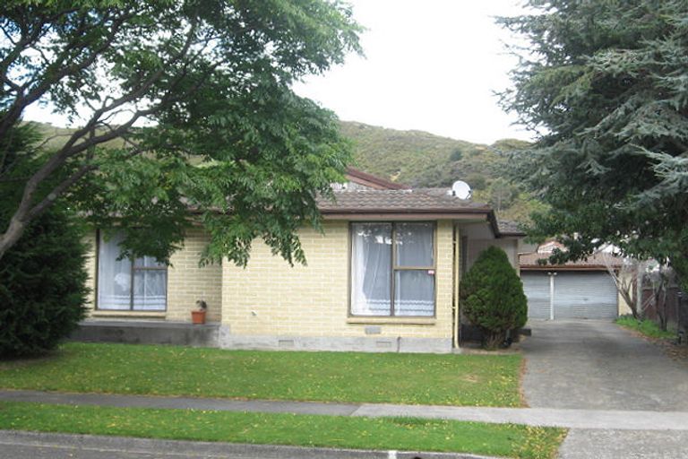 Photo of property in 5 Mcenroe Grove, Naenae, Lower Hutt, 5011