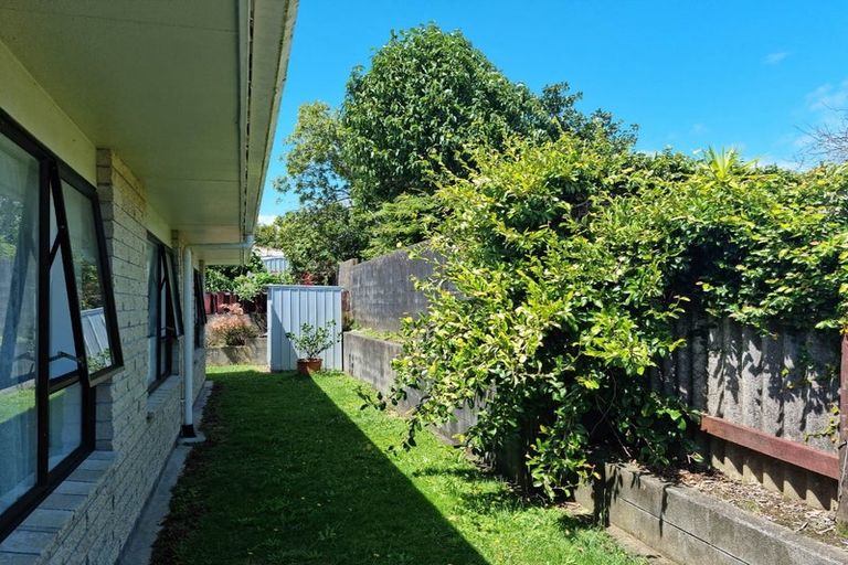 Photo of property in 2/2 Broadway, Waitara, 4320