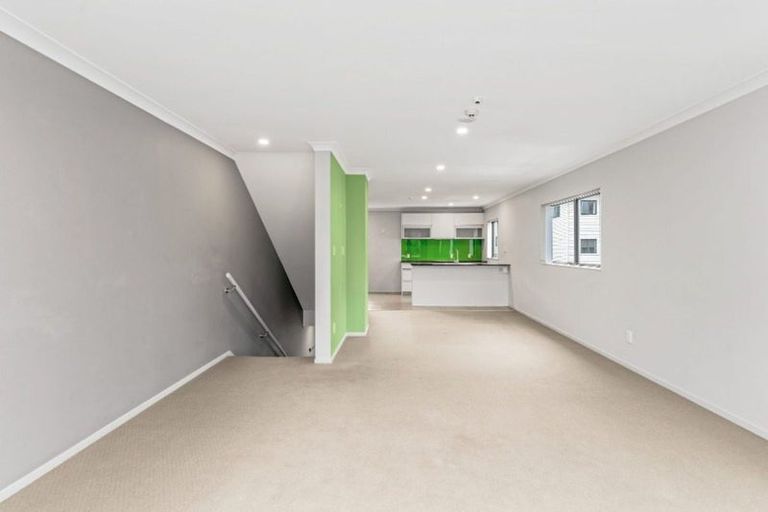 Photo of property in 11/46 Carlos Drive, Flat Bush, Auckland, 2016