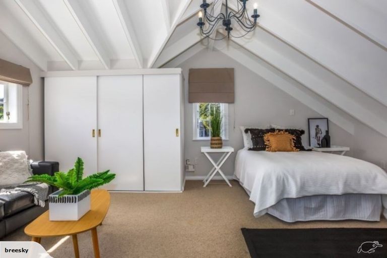 Photo of property in 49u1 Ranui Terrace, Tawa, Wellington, 5028