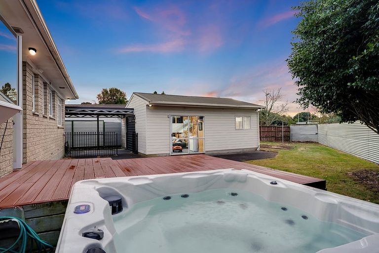 Photo of property in 2 Margaret Place, Deanwell, Hamilton, 3206