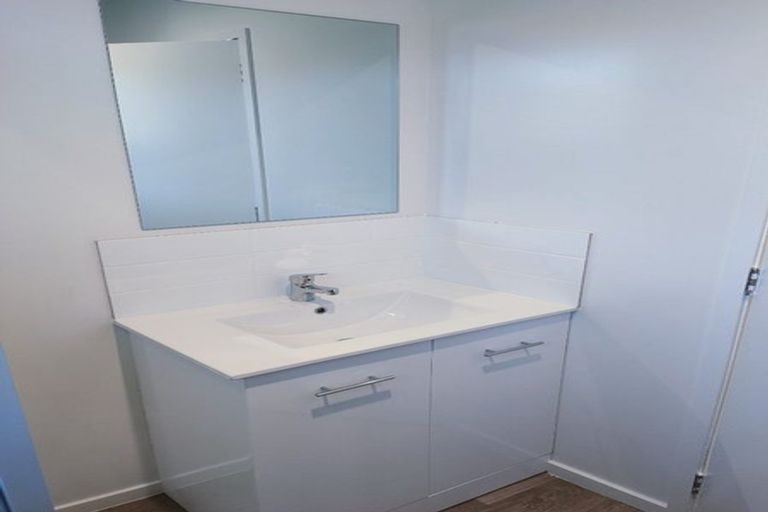 Photo of property in 2/74 Portage Road, New Lynn, Auckland, 0600