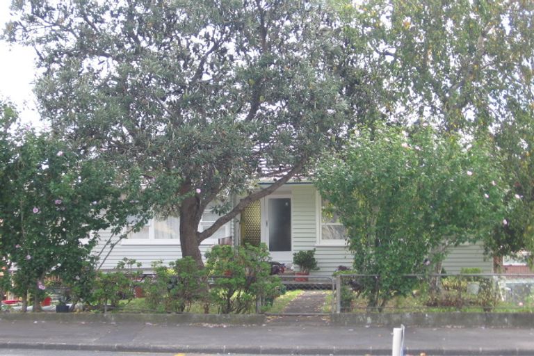 Photo of property in 3179 Great North Road, New Lynn, Auckland, 0600