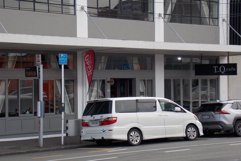 Photo of property in Endeavour Apartments, 23/125u Thorndon Quay, Pipitea, Wellington, 6011