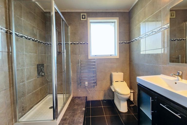 Photo of property in 5 Alan Avenue, Henderson, Auckland, 0610