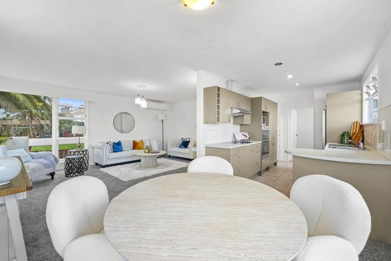 Photo of property in 10 La Trobe Street, Pakuranga Heights, Auckland, 2010