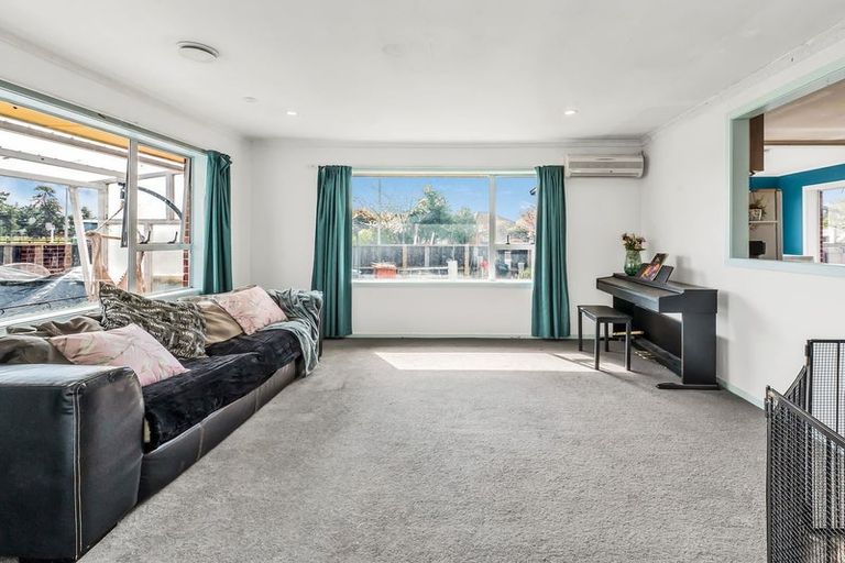 Photo of property in 44 Russley Road, Russley, Christchurch, 8042