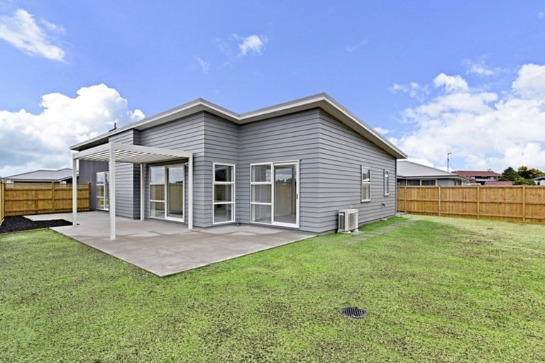 Photo of property in 9 Taikura Avenue, Red Beach, 0932