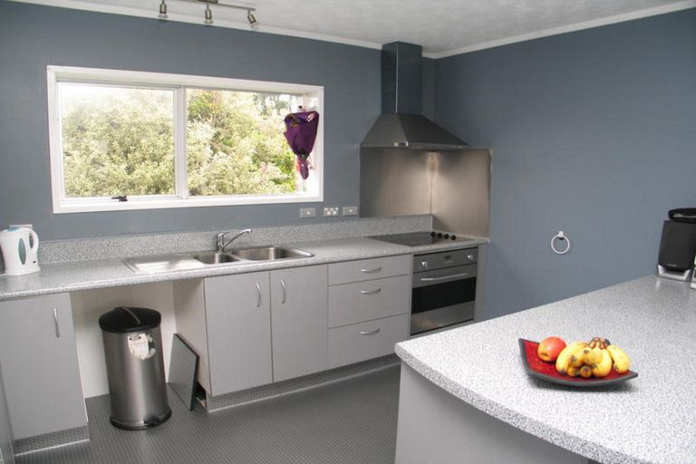 Photo of property in 1/29 Garelja Road, Henderson, Auckland, 0612